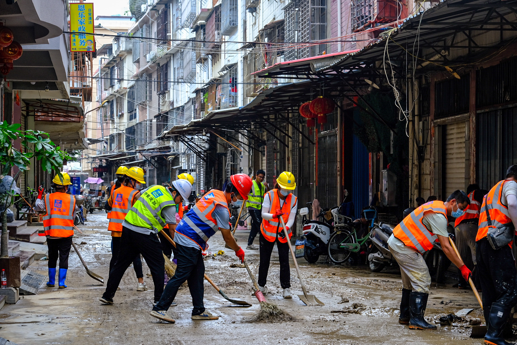 清理主城区街道1.JPG 清理主城区街道1.JPG