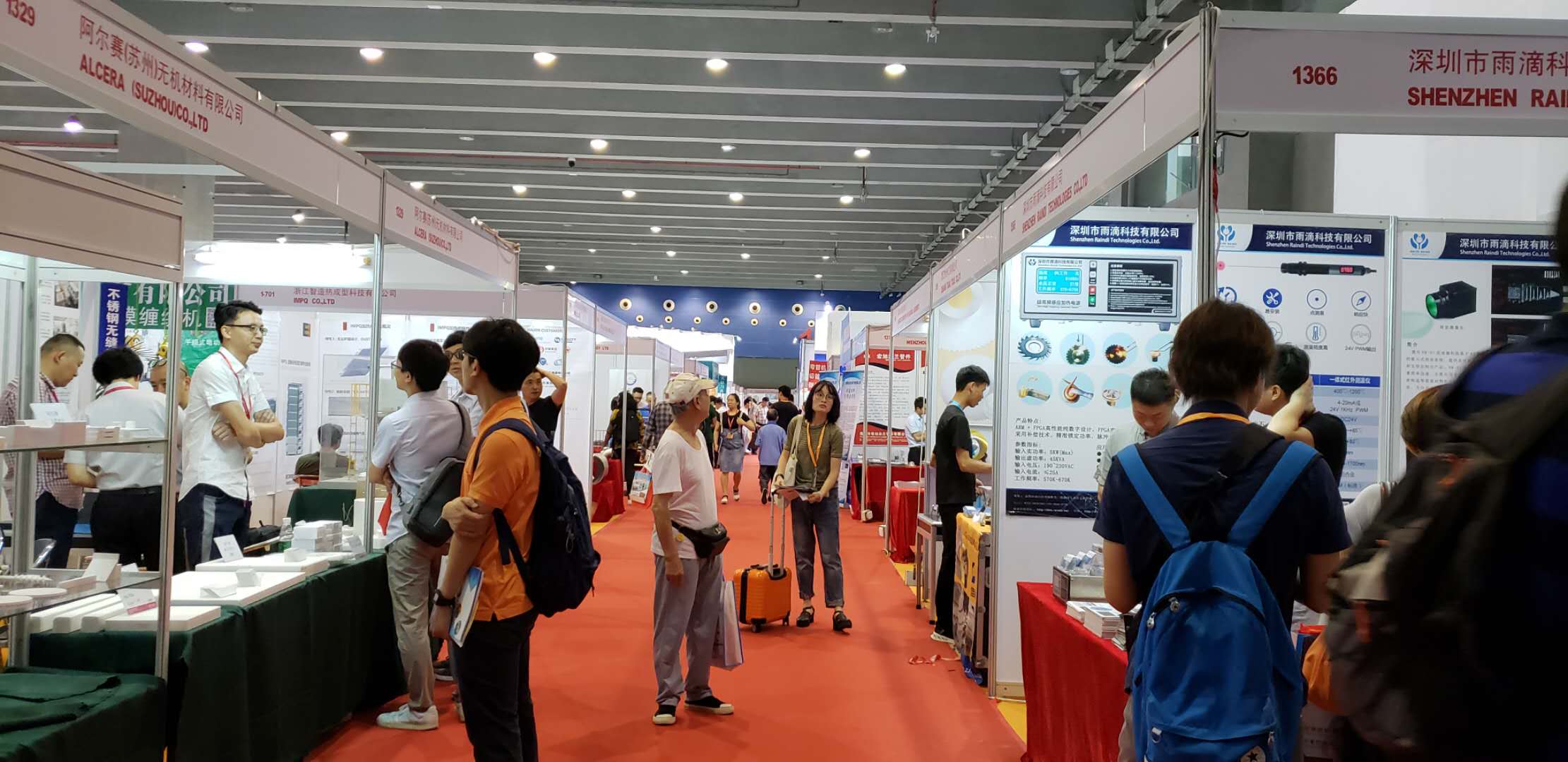 阿尔赛 过道 人多.jpg 阿尔赛 过道 人多.jpg